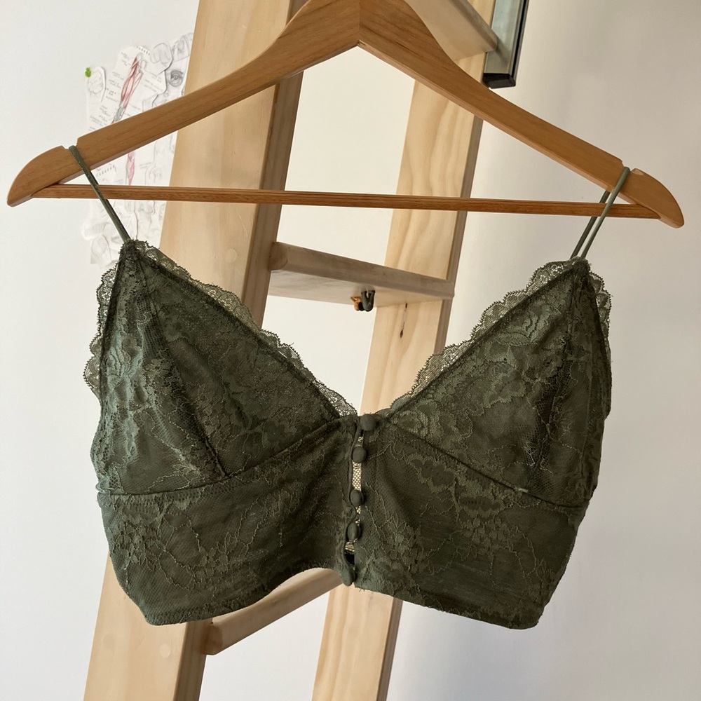 Lacy crop top/bralette